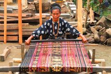 Tissu artisanal indonésien : l’ikat.