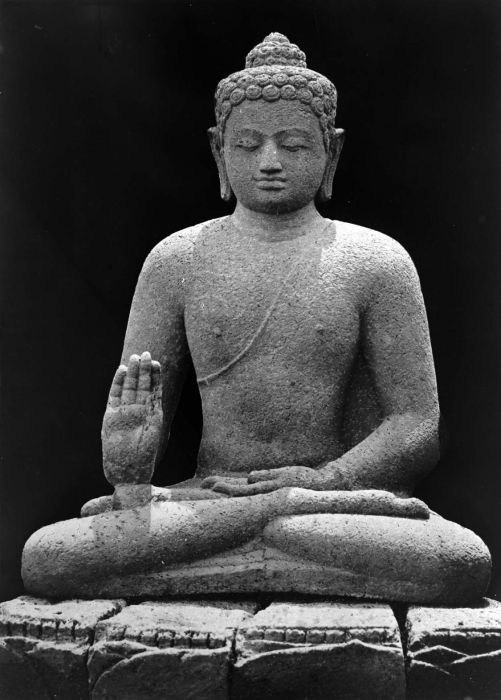 Amogasiddha-statue-java-borobodur